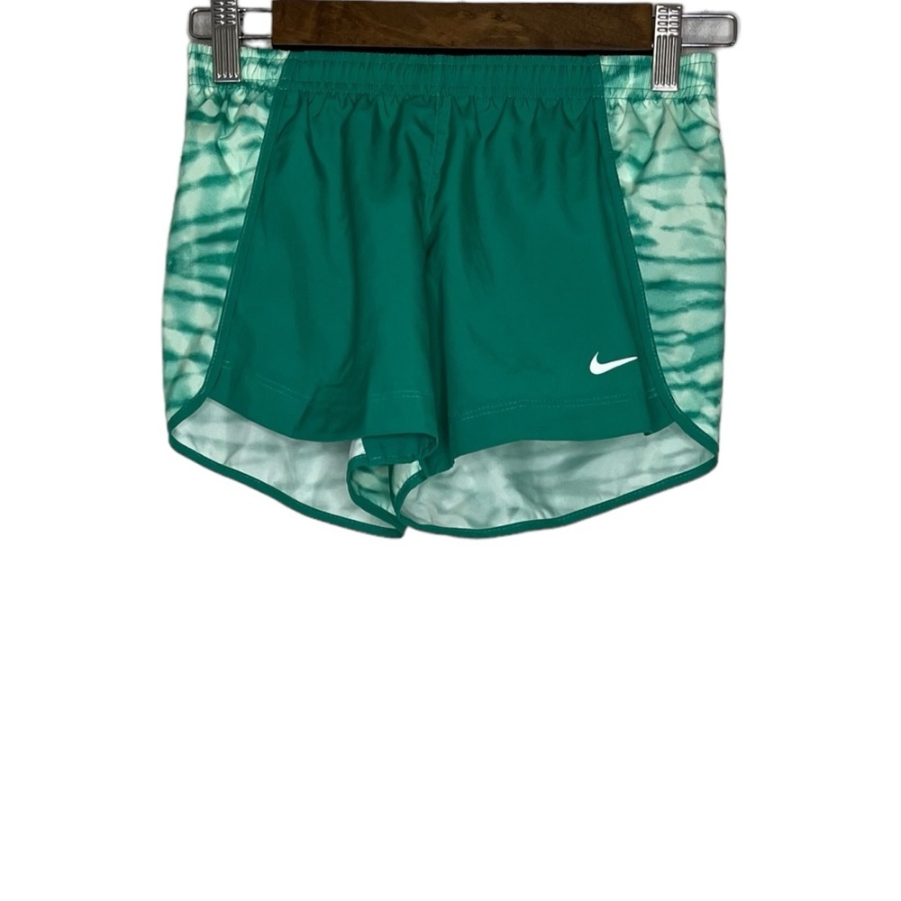 Nike NWT Girls Green Standard Fit Athletic Running Shorts Size Medium